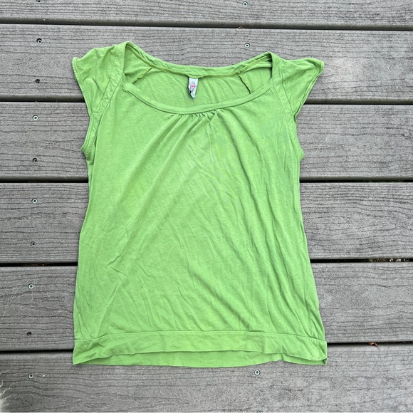 Charlotte: Green Cotton Short-Sleeve Women's Top. Size Large. - Picture 3 of 11